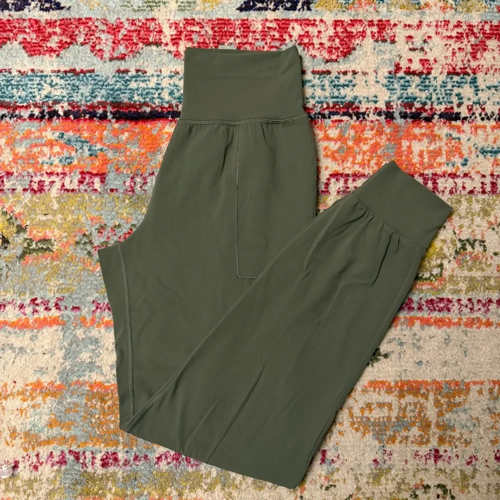 Athleta Women’s Moss Green Salutation Jogger Pants Size Small Tall ST Long - Picture 3 of 7
